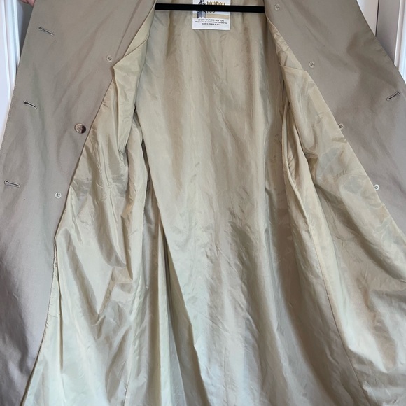 Vintage London Fog Classic Trench - Picture 13 of 16